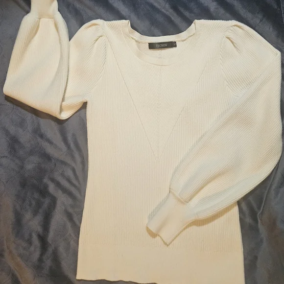 Classic Cream Crew Neck Ribbed Sweater - Picture 3 of 6